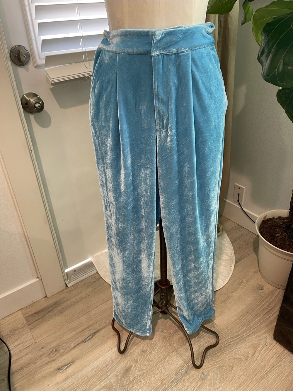 Super Cute MINKPINK Light Blue Velour Pleated Women’s Shifty Trouser